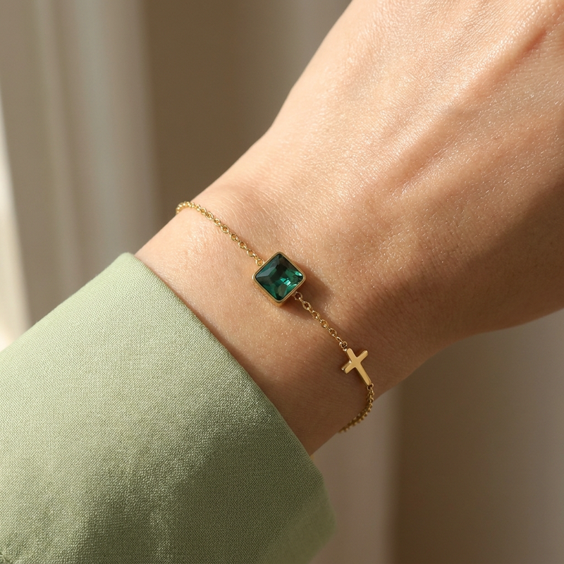 Bracelet Femme Croix & Émeraude