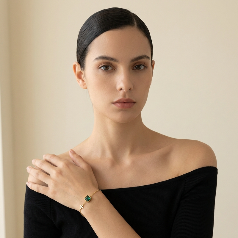 Bracelet Femme Croix & Émeraude