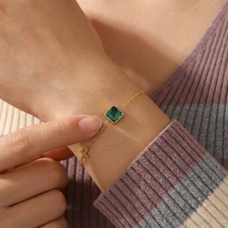 Bracelet Femme Croix & Émeraude